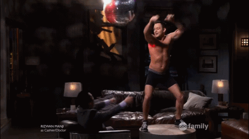 auscaps:  Jonathan Sadowski stripping in Young &amp; Hungry