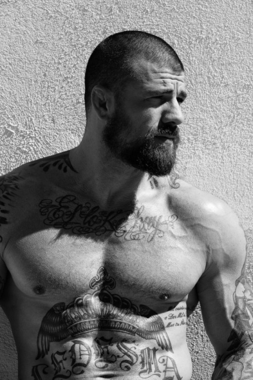 accidentalbear:  (via Antonio Ledesma, A Mountain of Man Photographed by Joan Crisol) 