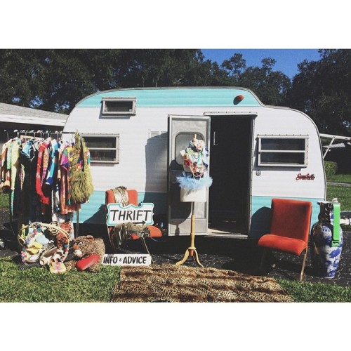 just a little afternoon shoot with @thriftfabulousfinds ✨ this is how the thrifters live #thrift #camper #70s #vintage #32963