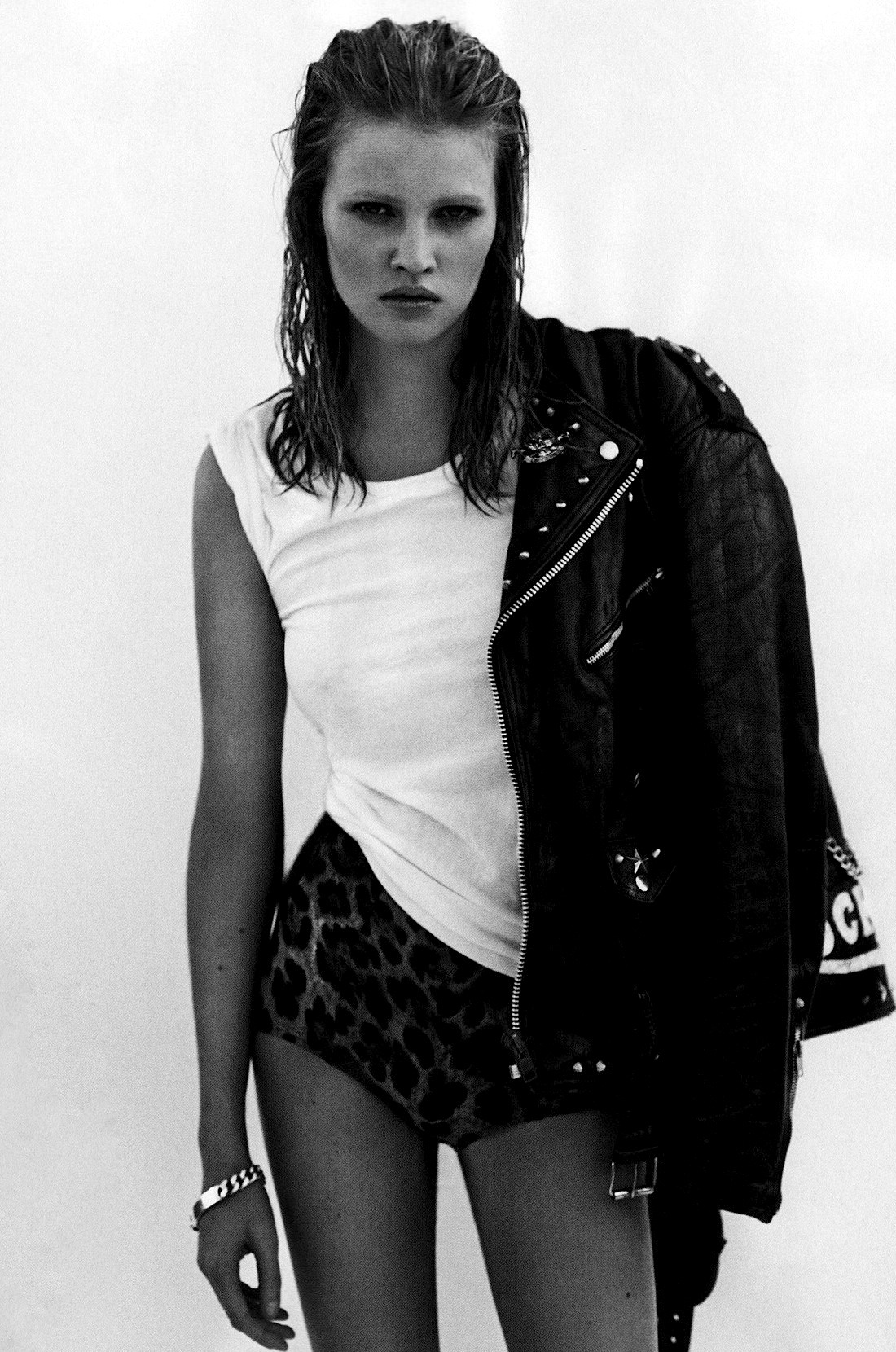 bheber:  frackoviak:  Oceans Blue | Lara Stone by Alasdair McLellanBritish Vogue