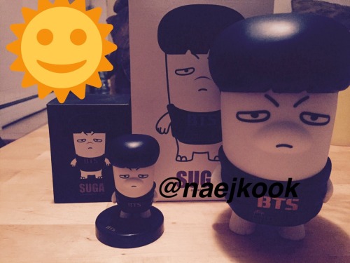 I’m selling a bunch of jungkook fansite stuff and the yoongi hhm figures. I’m selling them for like 