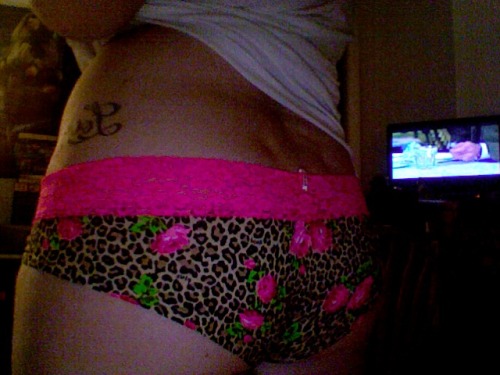 theideal-life:  a wild jungle cat, a cheeky girl, and some dimples ;) enjoy!  