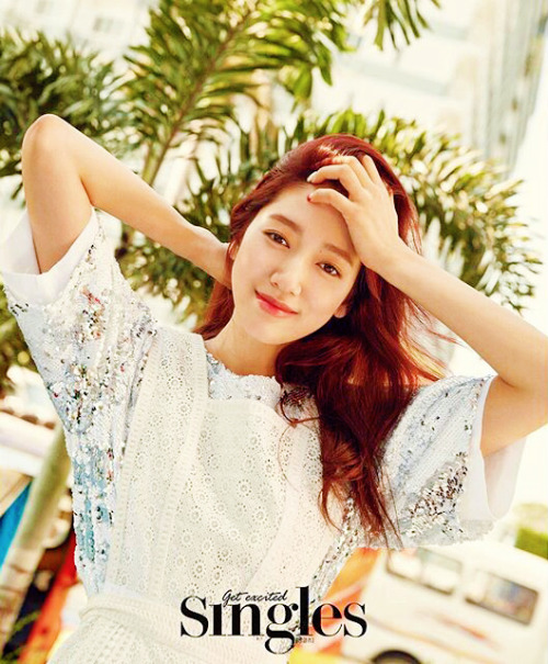               Park Shin Hye for Singles magazine