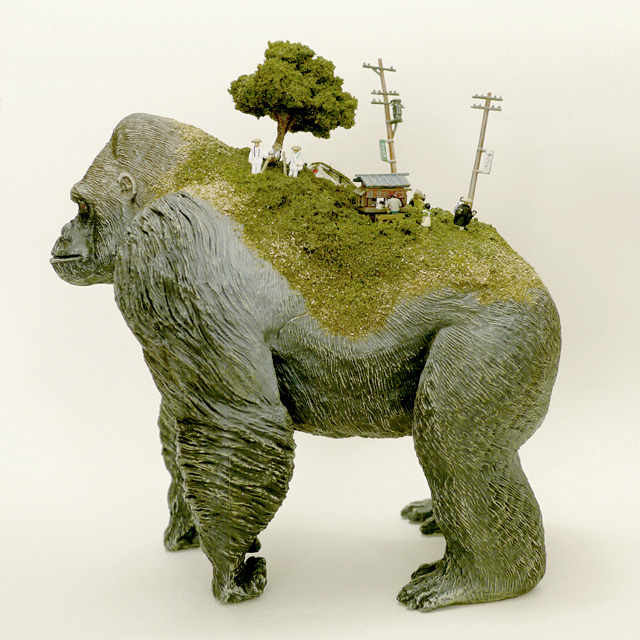 supersonicart:   Maico Akiba’s Small Worlds. Japanese artist Maico Akiba painstakingly