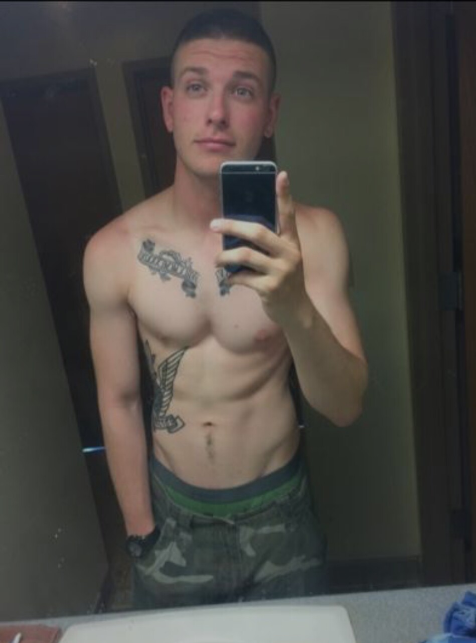 straightnakeddudes:  Sexy tattooed and thick Emanuel Kogan 