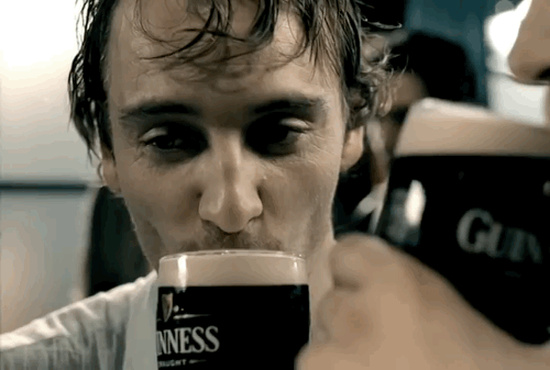 jacintatveit:  Happy St. Patrick’s Day weekend!From a 2003 Guinness Commerical: x