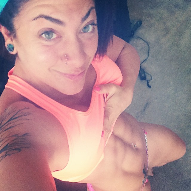 fitgymbabe:  Instagram: alysstagraham Great Pic! - Check out more of her pics: alysstagraham