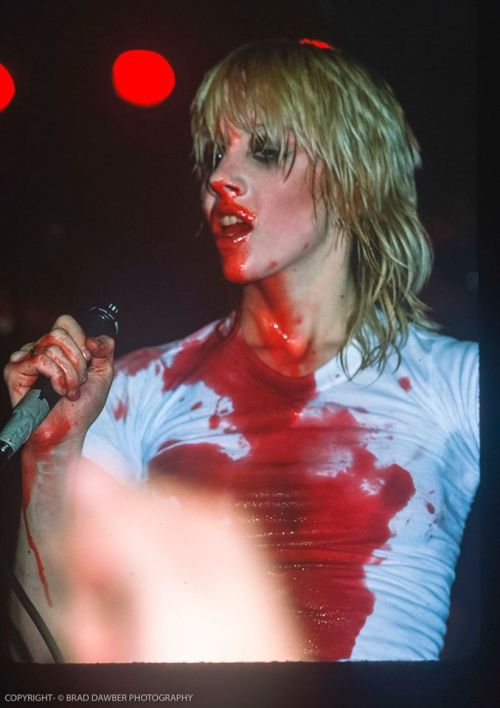 witch-trial:Cherie Currie performing Dead End Justice - 1976Photos by Brad Dawber