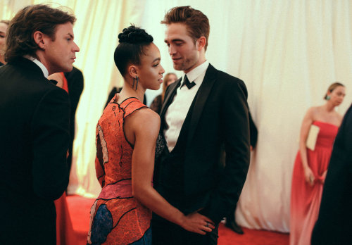 babydreamgirl:  minimist:  Met Gala 2015 Candid Shots  im not like thirsty or going out of my way to look for anything right now but it would be like really popping to have somebody look at me the way he’s looking at her