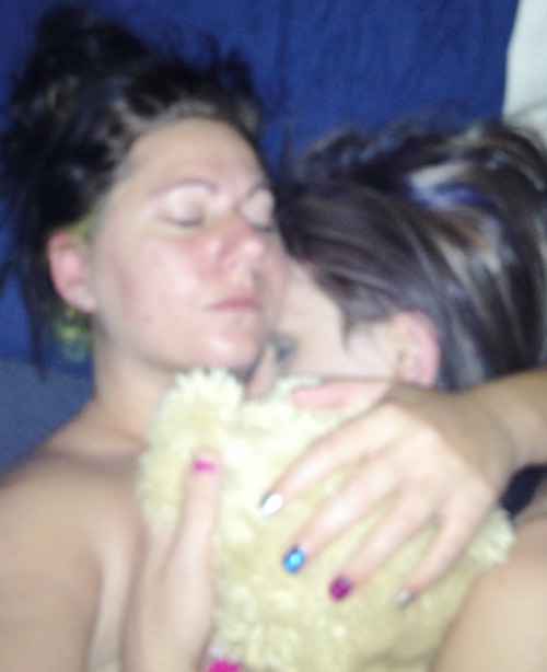 ruelette:  Drunken beautimous lesbionics. <333
