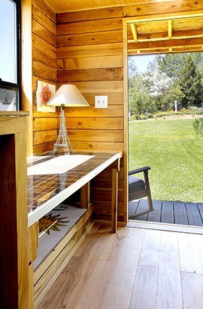 tinyhousesmallspace:  Check out this modified Tumbleweed Epu 