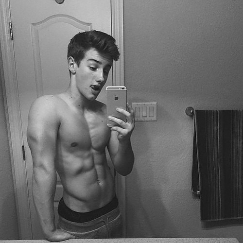 decisivo:Insta @decisivotk follow back ♡😘