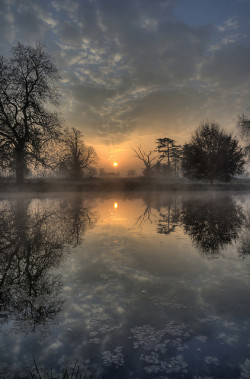 coiour-my-world:Reflections of a Sky by Jerry Lake by ParkPictures on Flickr.