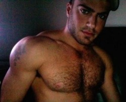 jadefristarz:  I JUST WANNA LAY ON HIS CHEST AND DRIFT INTO REM SLEEP!!!!!!!!!!!!!  http://jadefristarz.tumblr.com