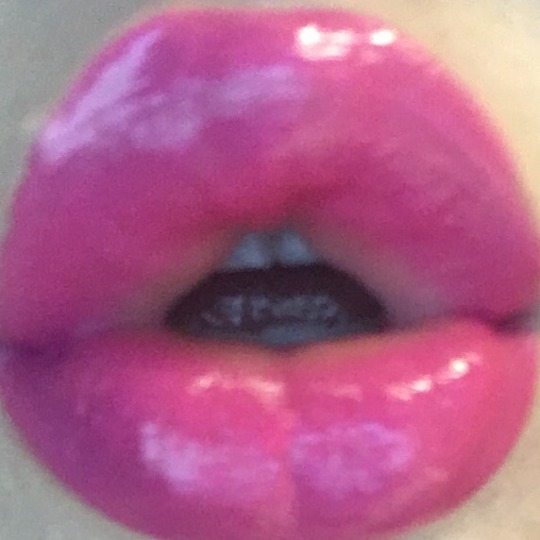 pink-doll-lips:  Buxom’s VaVa Plump in Dare Me w Dior Addict Lip Maximizer in Holo Pink. ✨