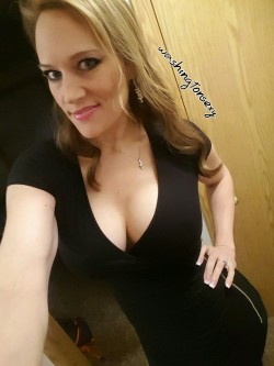 washingtonsexy:  Out last sat night…..  oh so fun!! My dress was a huge hit!!  It hugged my curves in all the right places!    5/21/15  http://washingtonsexy.tumblr.com/