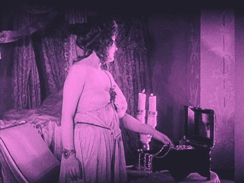nitratediva:  Ruth Weyher in Arthur Robison’s Warning Shadows (1923). 