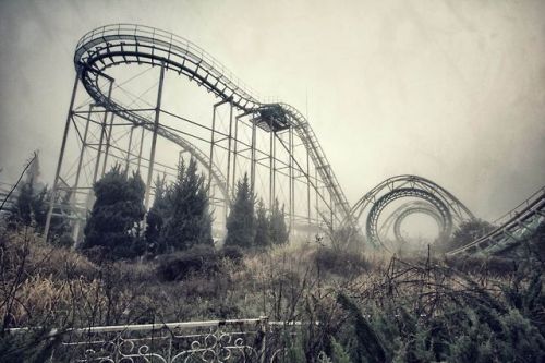 nunyahbis:silentgiantla:The 40 Most Breathtaking Abandoned Places In The WorldI think you mean locat