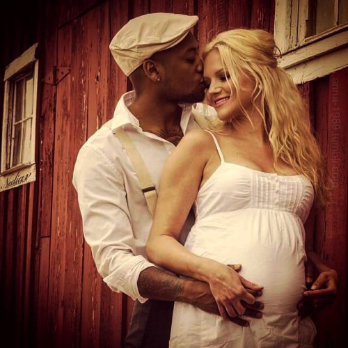 Another delightful interracial pregnancy on display!Find your married white woman here…