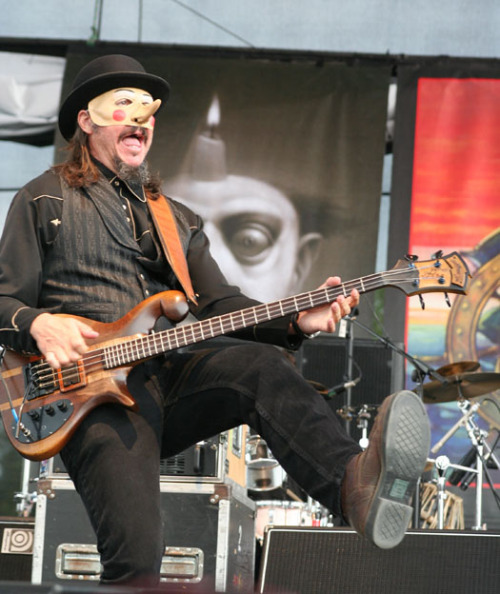 acey68: Happy 51st Birthday to the best Bass player alive, Les Claypool