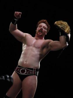 denasiadshadowangel:  NOM NOM NOM #Sheamus