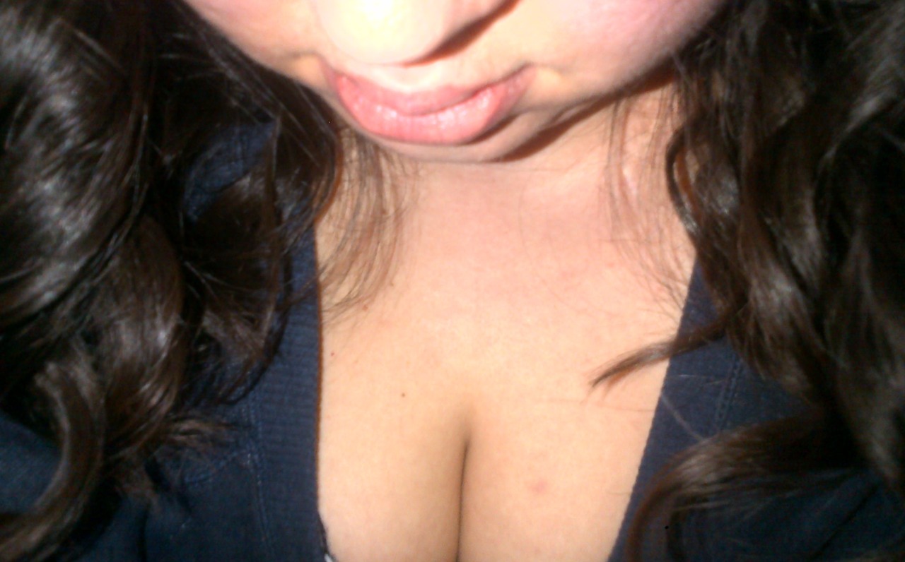 alwaysinanaughtymood:    Bored and extremely aroused! Just came home from class and