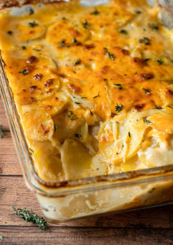 foodffs:  Cheesy Scalloped Potatoes Recipe