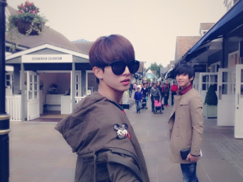 thisisjustforfunval:Kiseop in London (featuring Jun, Soohyun & Kevin)