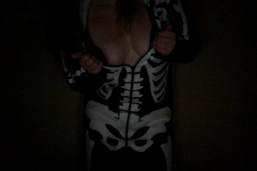 Isn&rsquo;t my skeleton onesie cute?