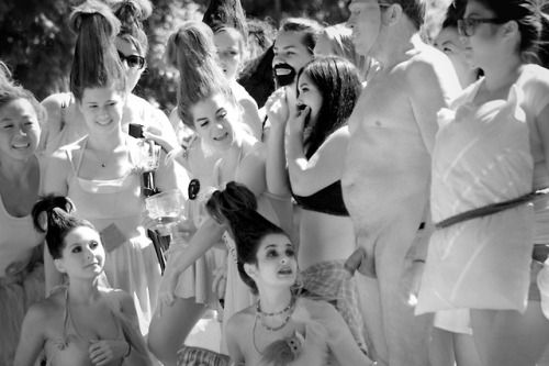 sirkimsizemore:Sexy women getting a front row view of the nudists loosely cut dick