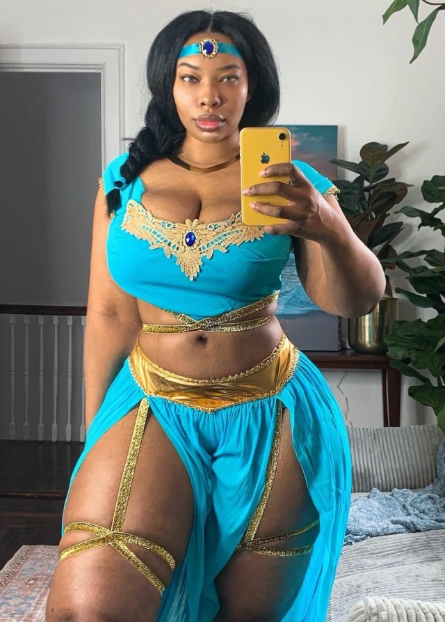 princejazziedad:Stacked. Front&Back Curvy Luscious BootiDelicious  Ms Stormz………❤️💛💚 She ckecks all the boxes!!✔️LIPS✔️TITS✔️HIPS