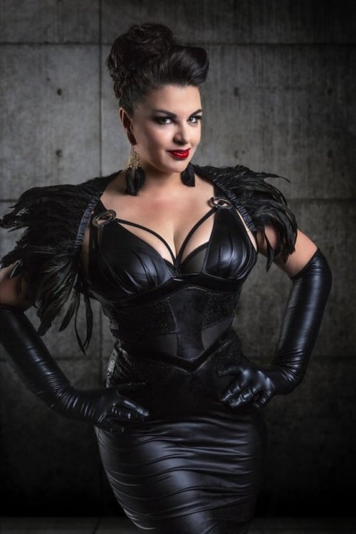 the-dominant-look: Lady Asmondena