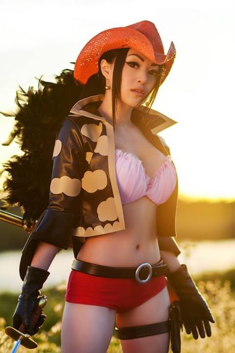 whoisthatbabe:  Linda Le cosplaying as Nico Robin from One Piece anime. AKA Vampy