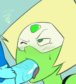 dezzone:  Here’s a commission of Peridot having fun with the New Gem. New Gem might be a spoiler for some (even though only wizards could possibly avoid spoilers for this long), and she might not be everyone’s cup of tea, so here’s just a preview.Full