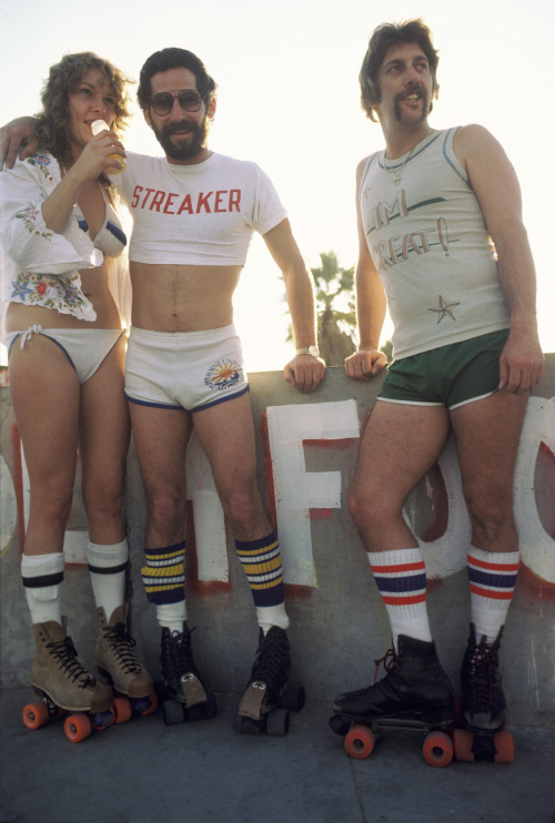 nostalgia-eh49:  1979- Venice Beach skaters                                                                                    http://mashable.com/category/retronaut/  