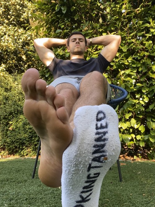 coolnelson92:  King Tanned   nice feet