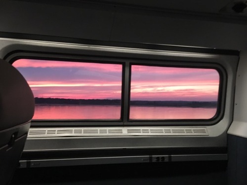 raisel-the-riveter:TRAIN SUNSET