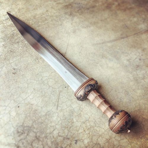 cfhiltsmith:Augustus Nobilis - Mainz pattern gladius https://www.instagram.com/p/B_TGCxXjkzL/?igshid