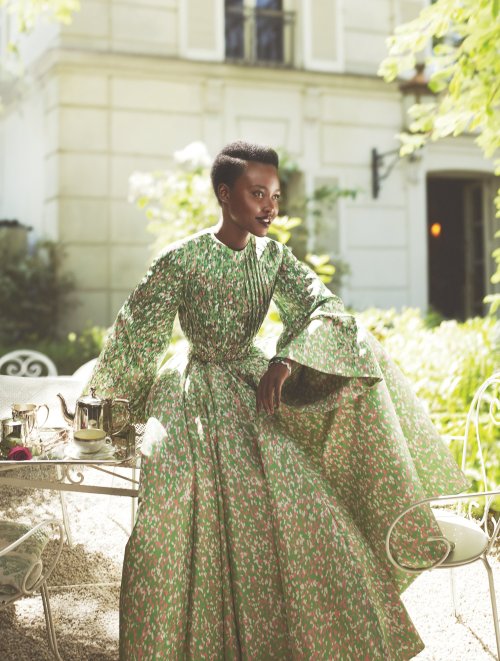 visualjunkee: model: Lupita Nyong’o - photographer: Mert Alas & Marcus Piggott - fashion editor: Tonne Goodman - hair: Vernon François - make-up: Nick Barose - Vogue US October 2015 “The dazzling Kenyan actress Lupita Nyong’o samples the fall