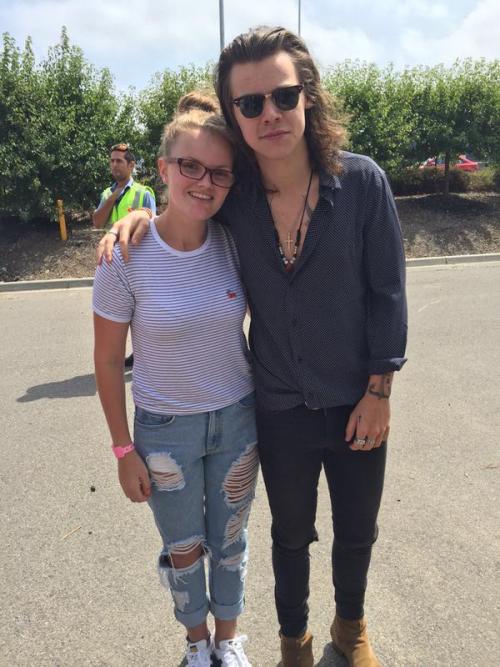 onedhqcentral-blog: @hardhazza: I FINALLY GOT A HARRY PHOTO!!!!!!!!