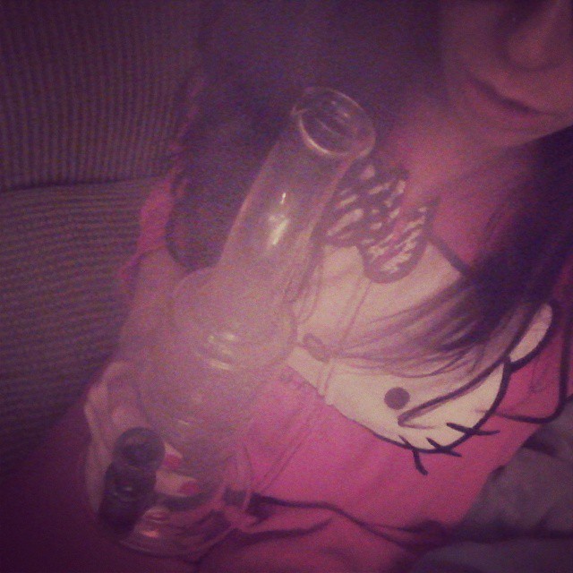 jasminebang:  Footy jams smoke time.