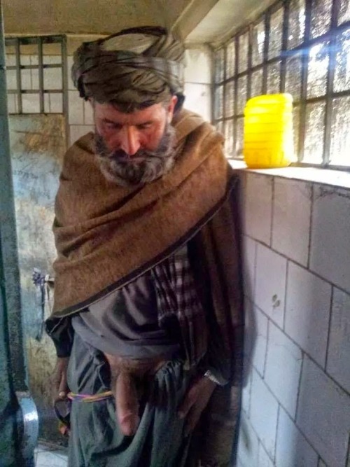 lundraja:  I wonder what this magnificently dignified man …from the north West of the subcontinent thought of this …Any guesses? 