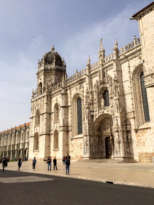 facade of mosteiro dos jerónimos, belém, portugal