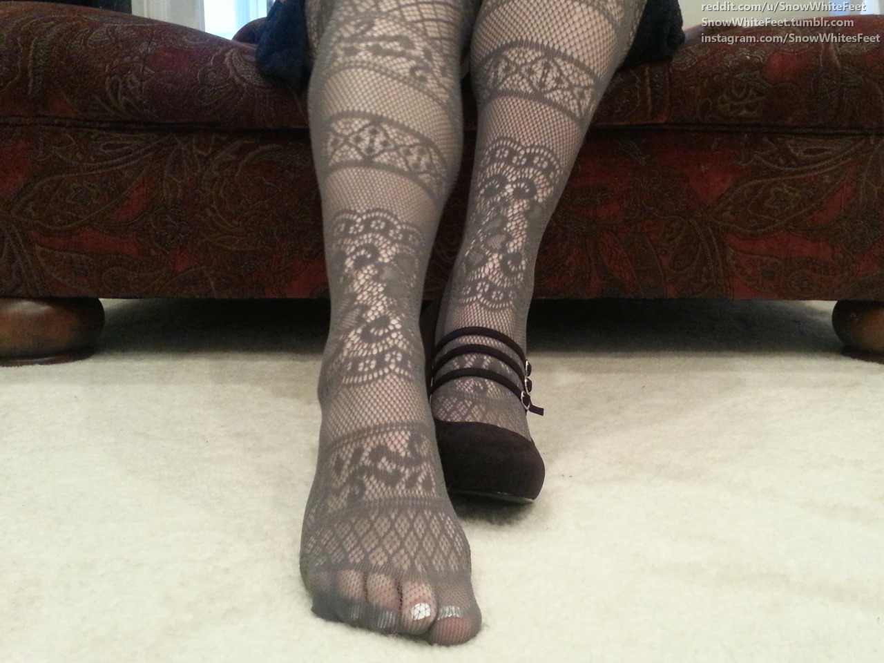 snowwhitefeet:  The tights were a lovely gift  ♥   These are the photos I took
