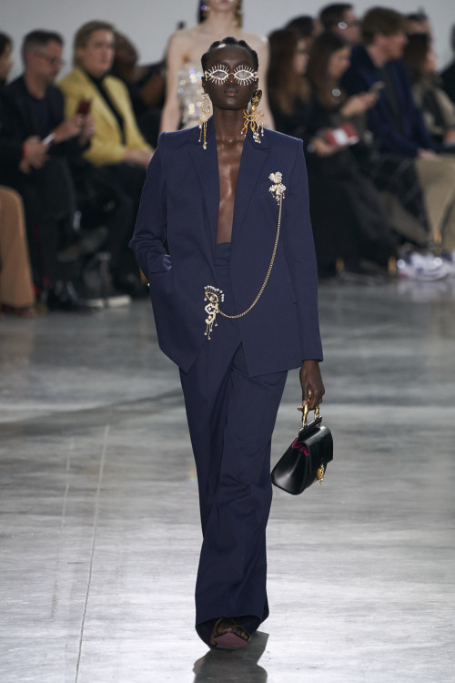 SCHIAPARELLI at Couture Spring 2020 if you want to support this blog consider donating to: ko-fi.com