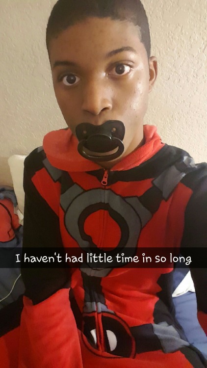 cookiegoesrawrrr: These are snaps leading to the events that happened today. Last night I really needed little time, even if it was just for bed so I got littled up and all my worries went away. I had to wake up at 6:30 in the morning today for fitting