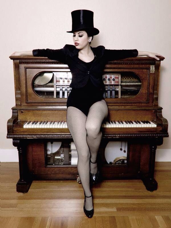 thedinosaurfactory:  Photo by Dominic Davi Model: Cristina Caviglia MUAH: Cristina