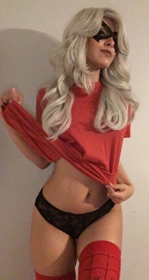 vixence-cos: Some cute lingerie stuff going up for Valentine’s Dayyyyy right now! Gwen gets a little loving before I post her casual costume as well~  Be sure to pledge to patreon.com/vixence to see it all! 