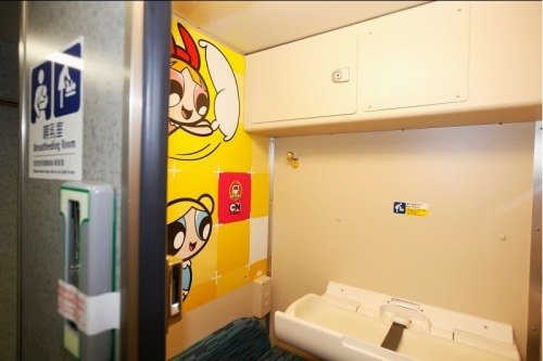 adventuretime:  I’m not really sure what to make of this. Crazy!  ca-tsuka:  Cartoon Network train in Taiwan (aka Cartoon Express)  