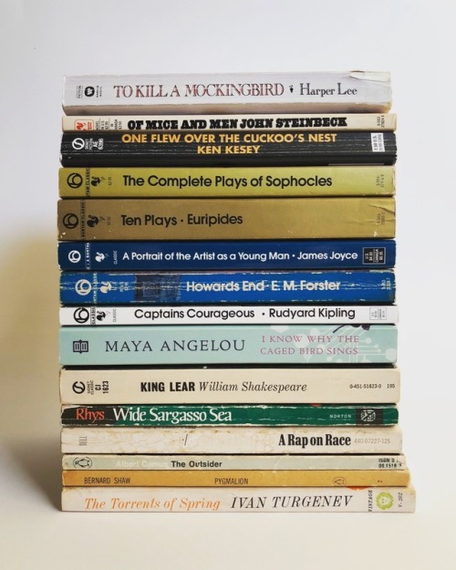 macrolit:Giveaway Contest: We’re giving away fifteen vintage paperback classics by Maya Angelou, Jam